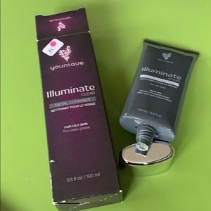 Younique Illuminate Clear Facial Cleanser